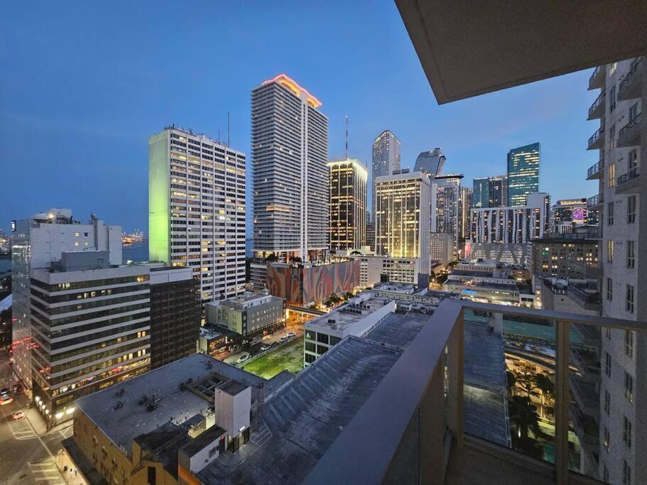 Downtown Elegance. 17th Floor Yotelpad Appartamento