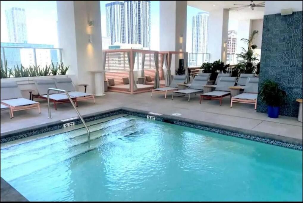 Downtown Elegance. 17th Floor Yotelpad Appartamento *