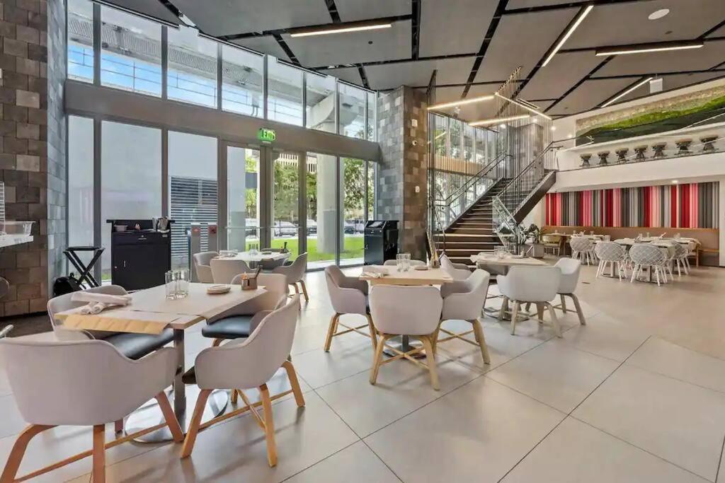 Downtown Elegance. 17th Floor Yotelpad Appartamento Miami